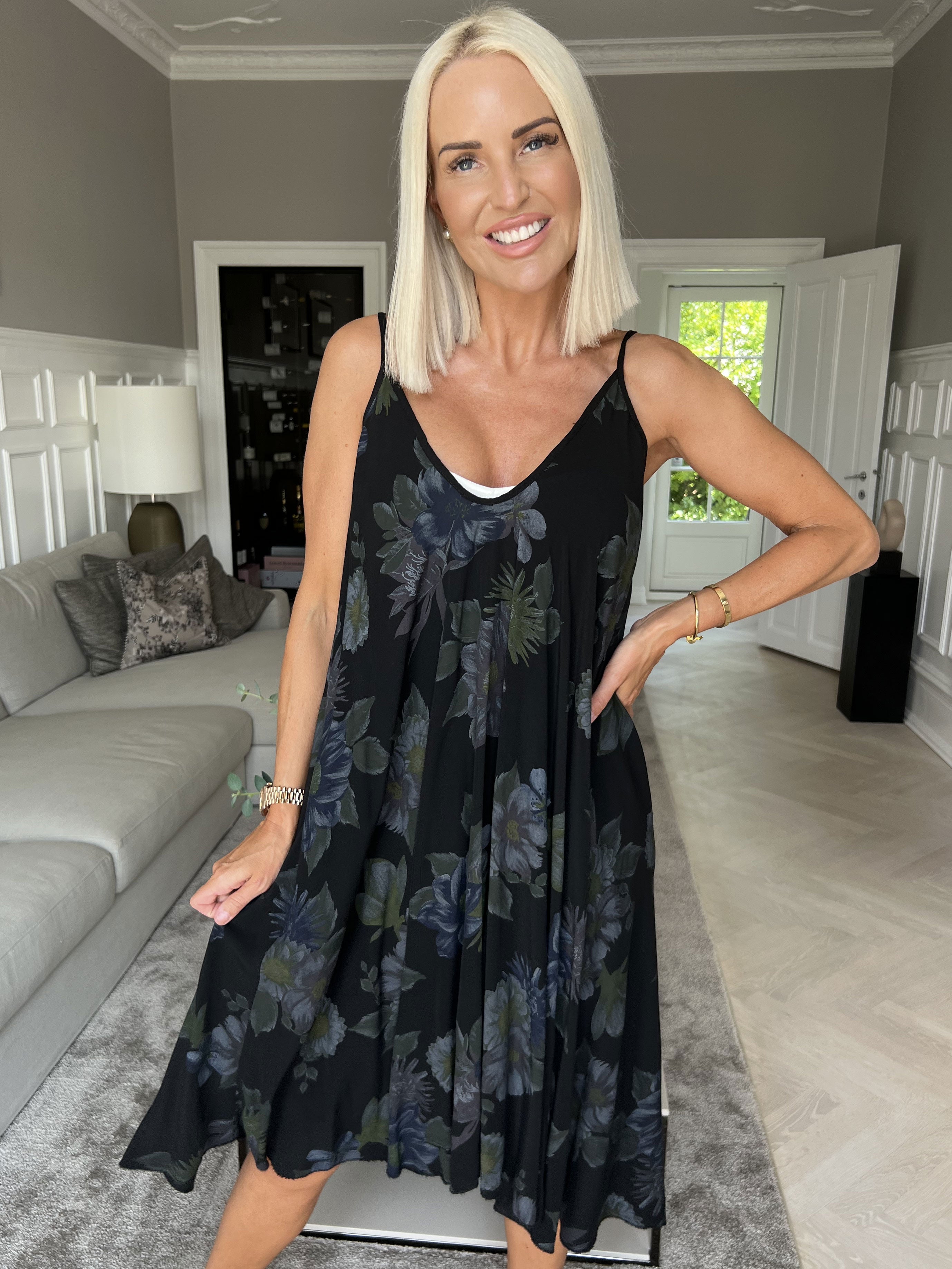 Maddie Flower - Sød stropkjole med blomstermotiver